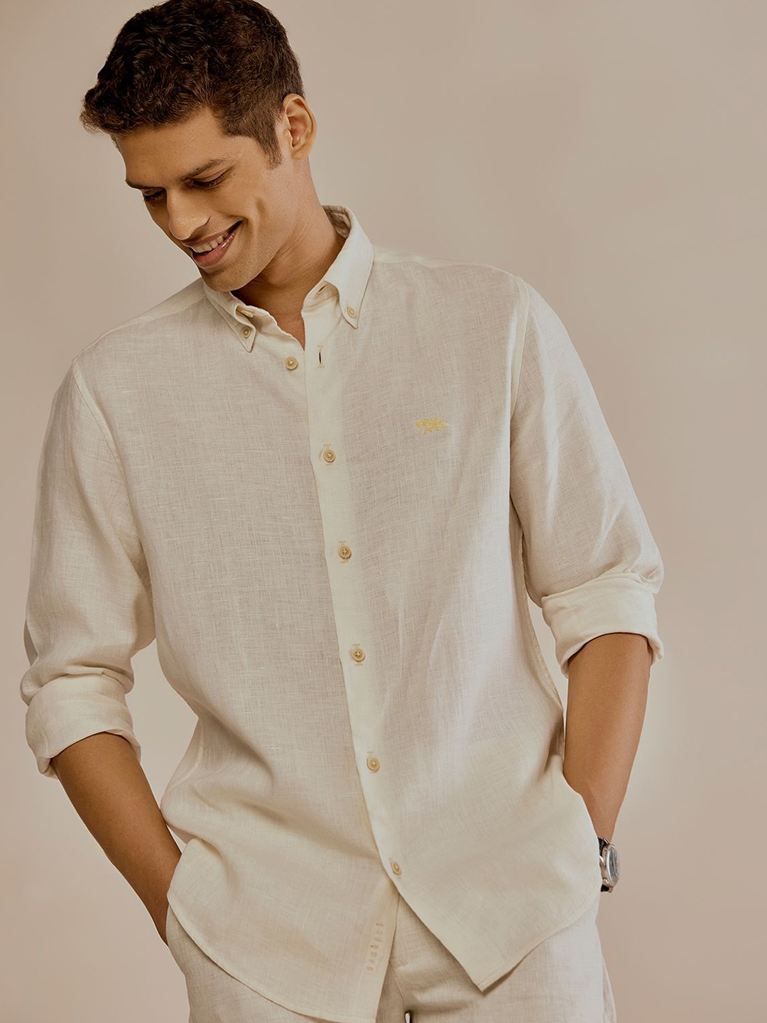 

Andamen Men Casual Linen Solid Slim Fit Shirt, Off white
