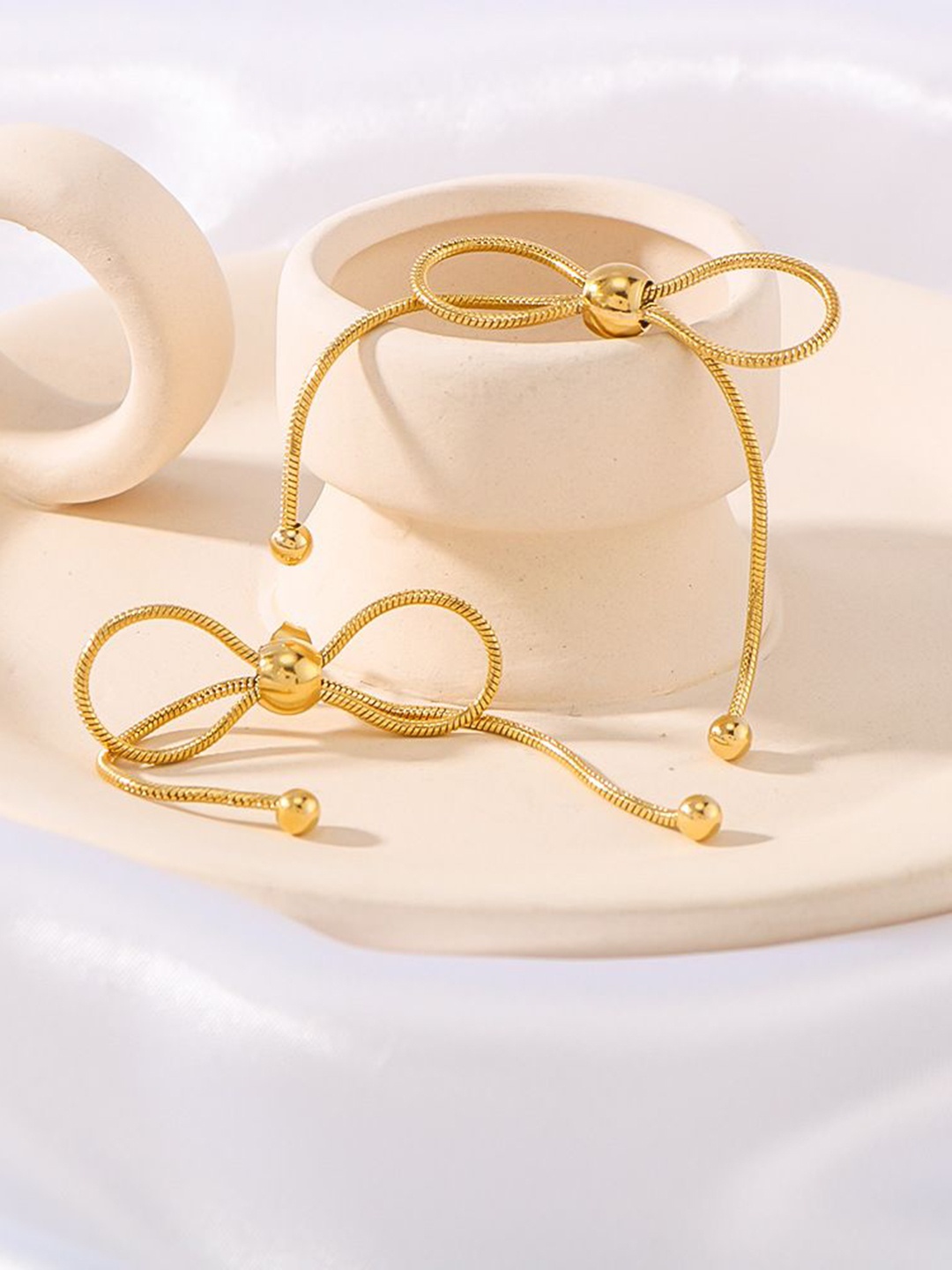 

DressBerry Contemporary Drop Earrings, Gold