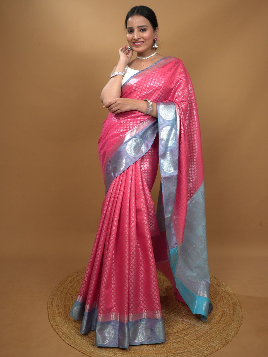 

HELLA FASHIONS Floral Zari Art Silk Saree, Pink