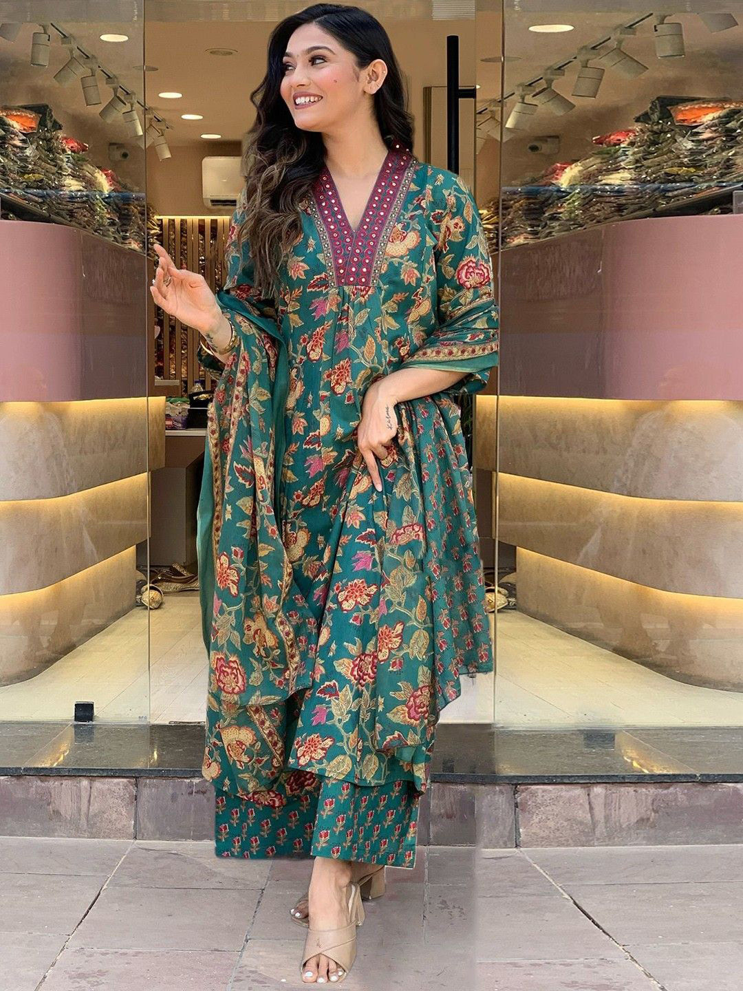 

KALINI Women Floral Printed Regular Mirror Work Kurta with Palazzos & With Dupatta, Green
