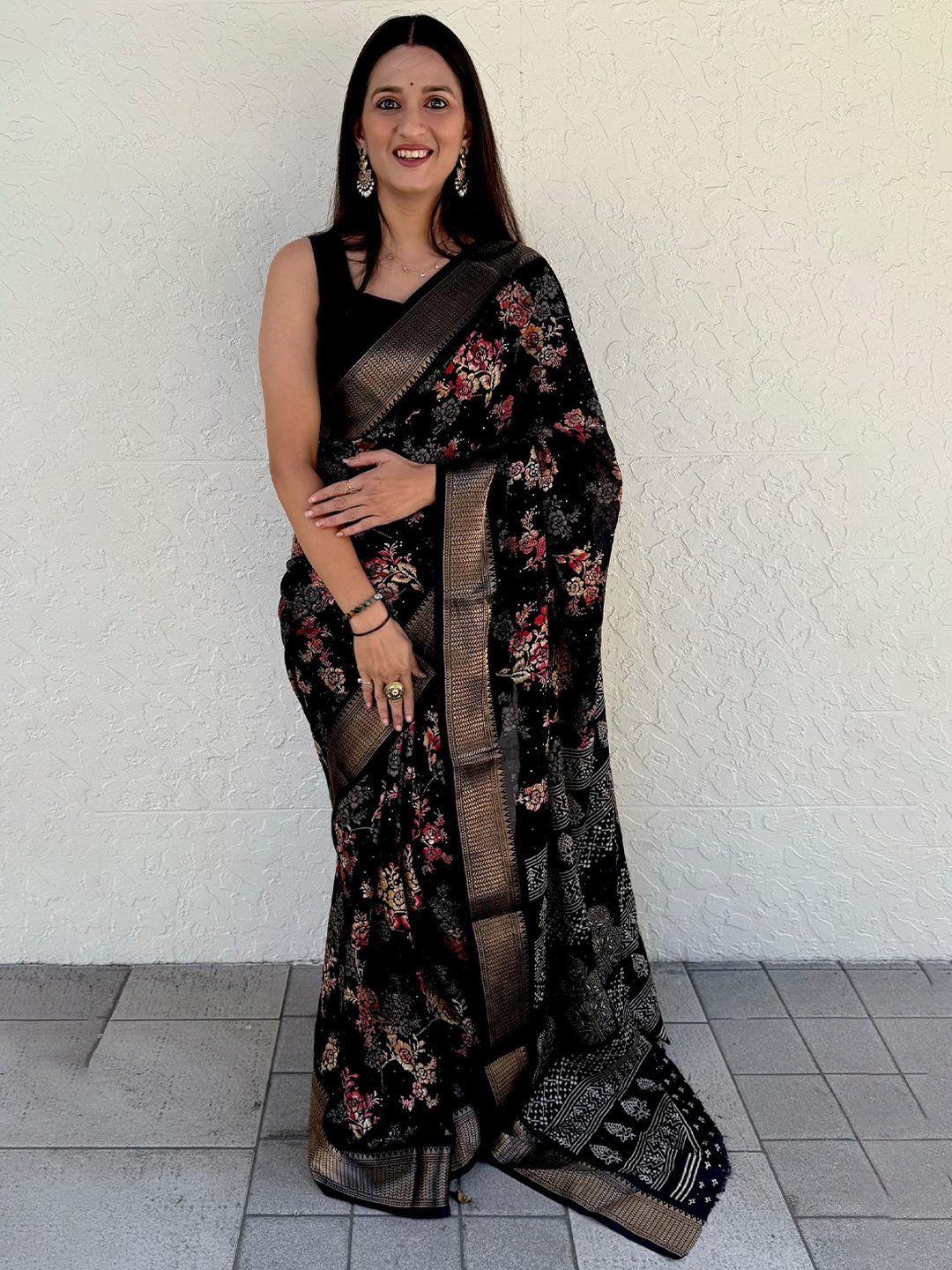 

Mitera Ethnic Motifs Zari Art Silk Banarasi Saree, Black