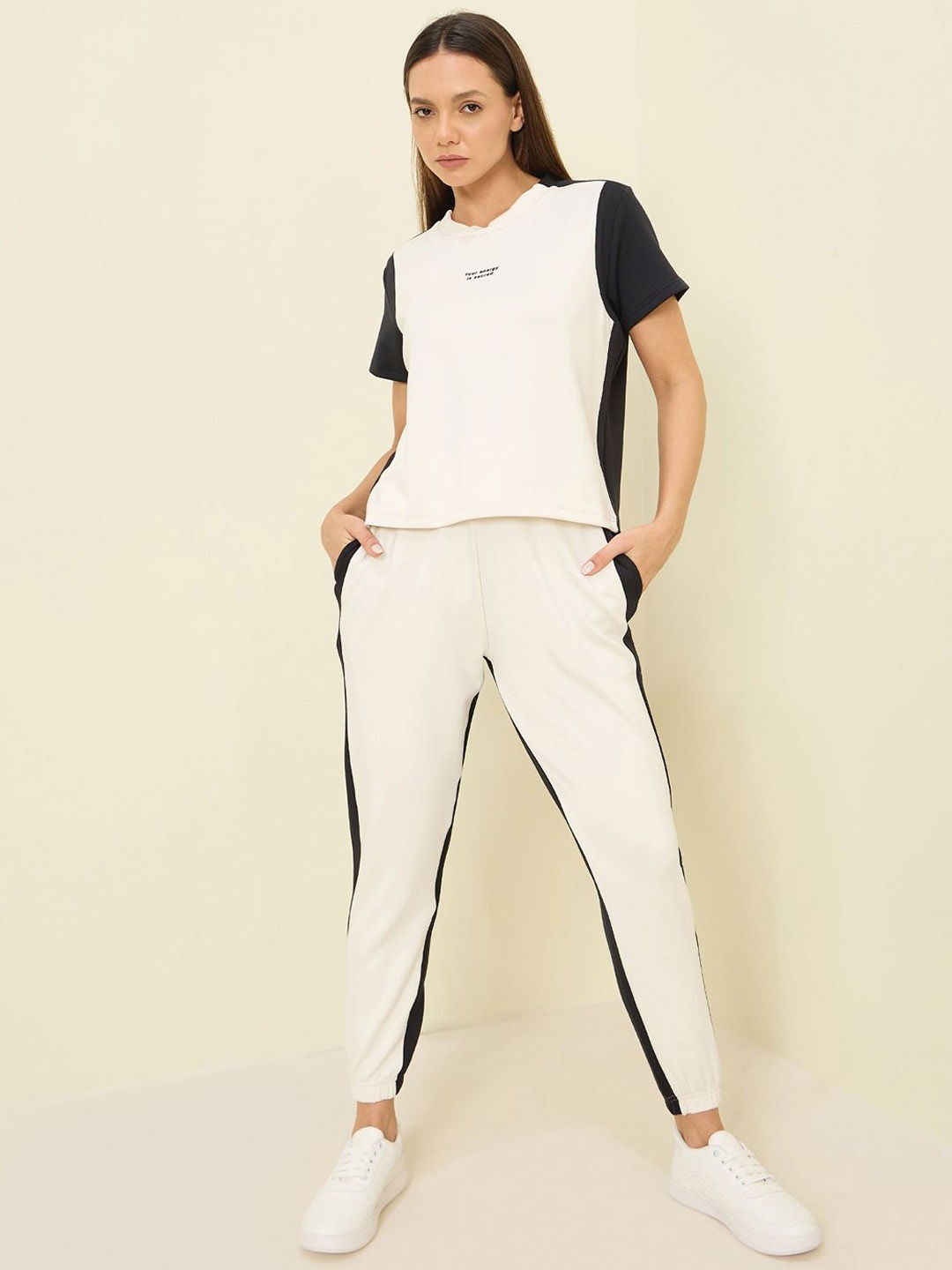 

Sweet Dreams Color-Blocked T-Shirt With Joggers Co-Ords, White