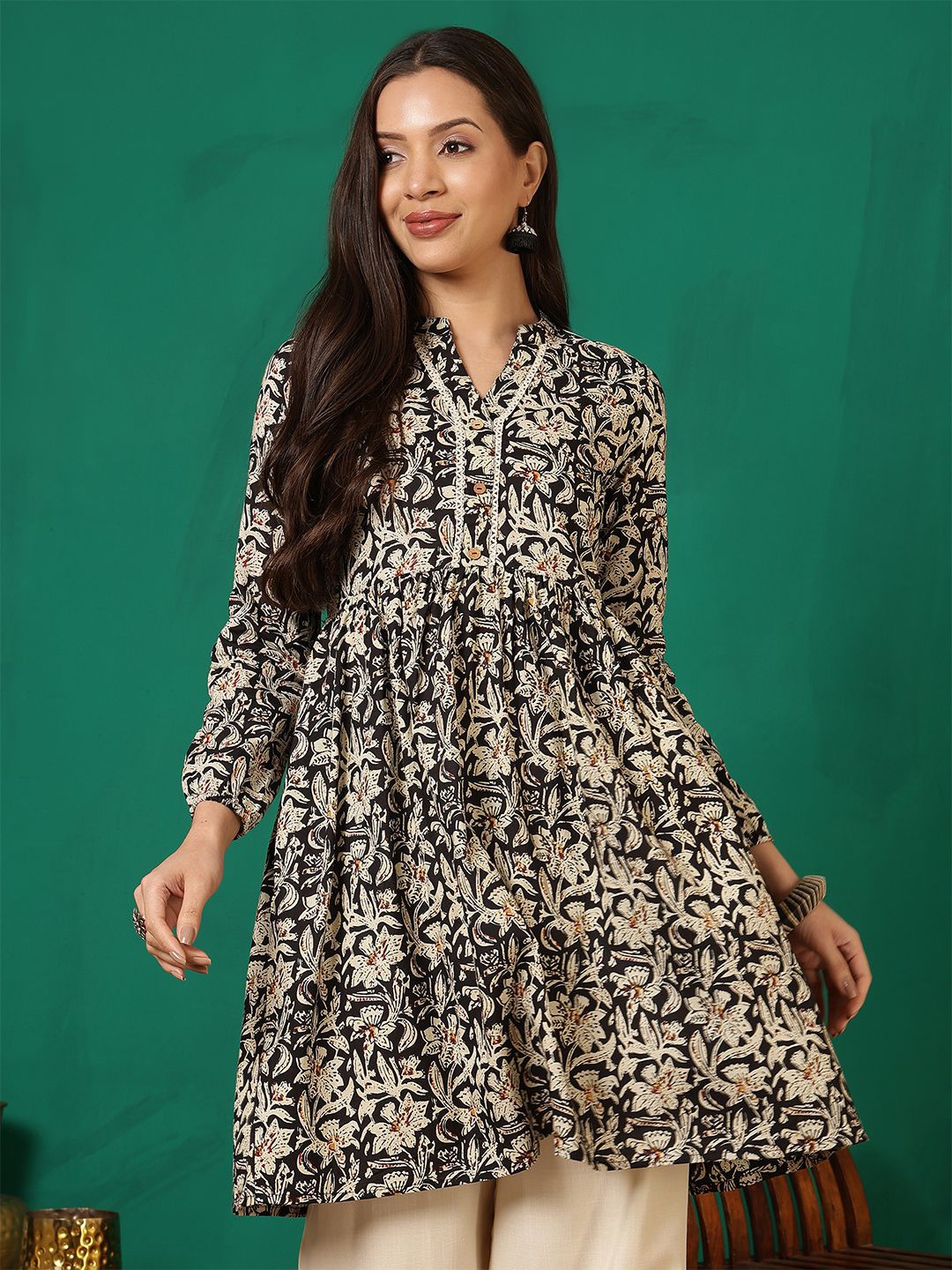 

antaran Floral Print Mandarin Collar Cotton Top, Black