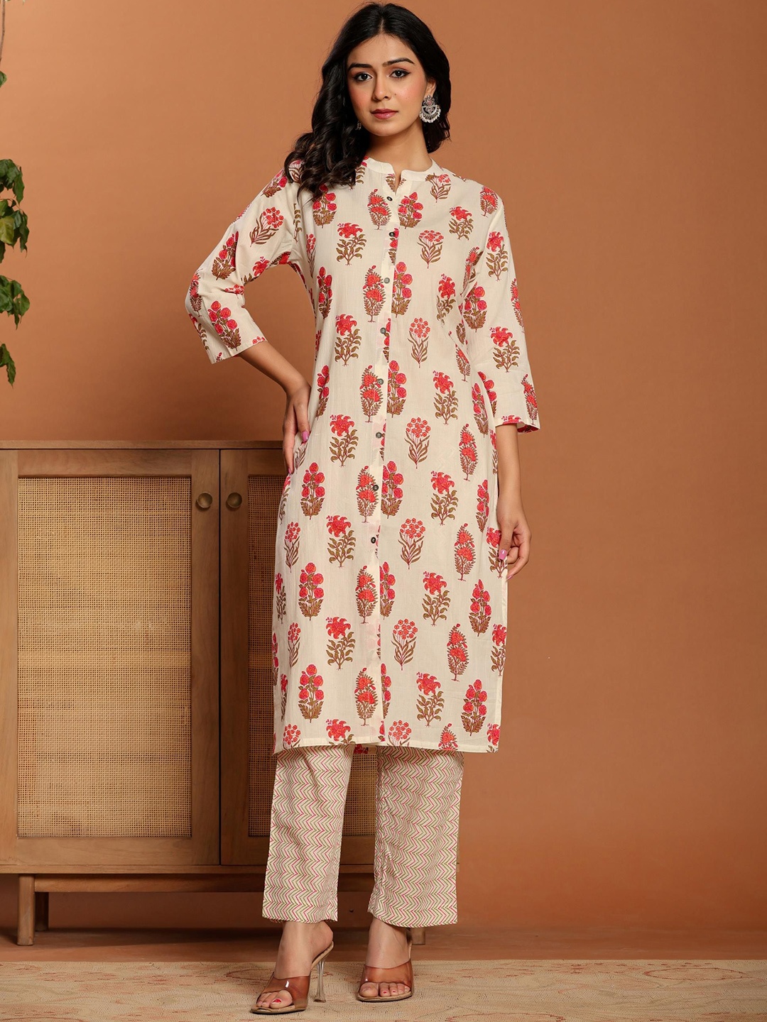 

Ragavi Women Floral Printed Regular Pure Cotton Kurta with Trousers, White