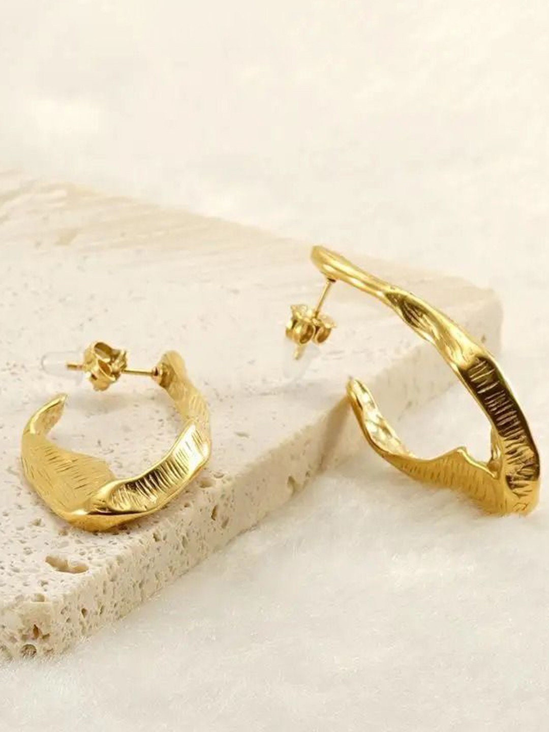 

DressBerry Circular Hoop Earrings, Gold