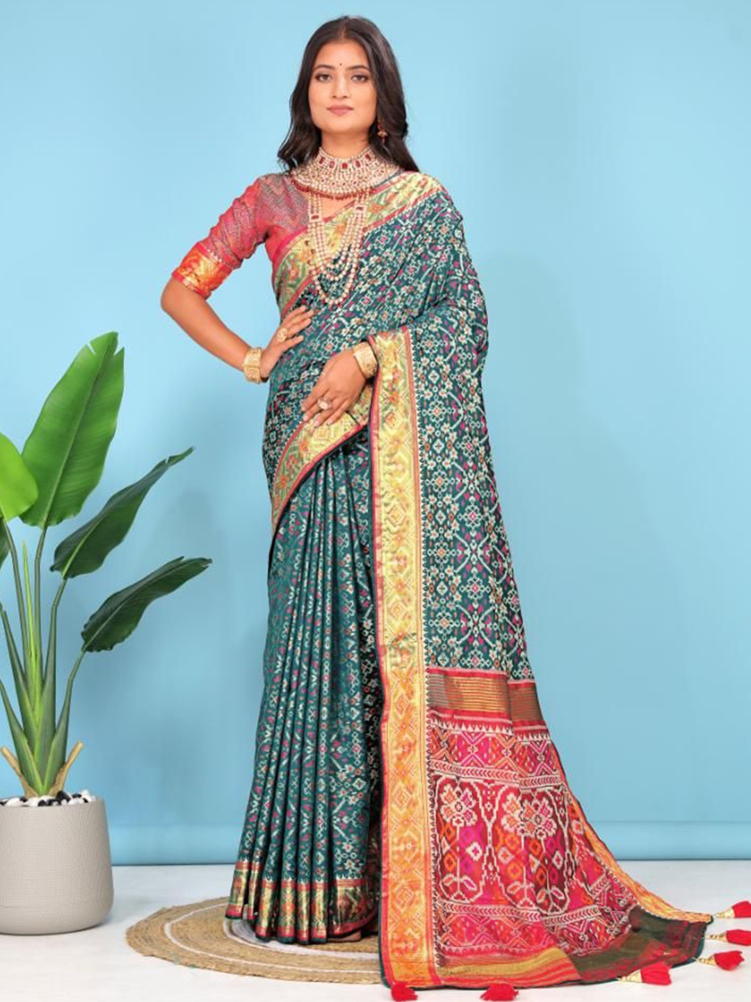 

AKSH FASHION Bandhani Zari Pure Silk Patola Saree, Sea green