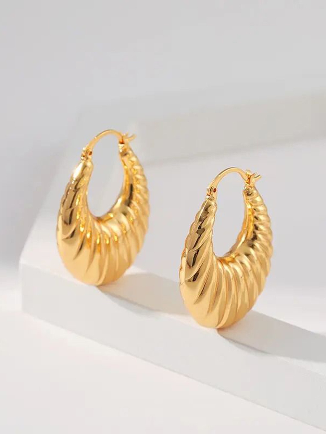 

DressBerry Circular Hoop Earrings, Gold