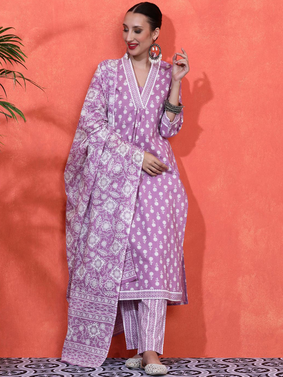 

Sangria Floral Printed A-Line Pure Cotton Kurta With Trousers & Dupatta, Purple