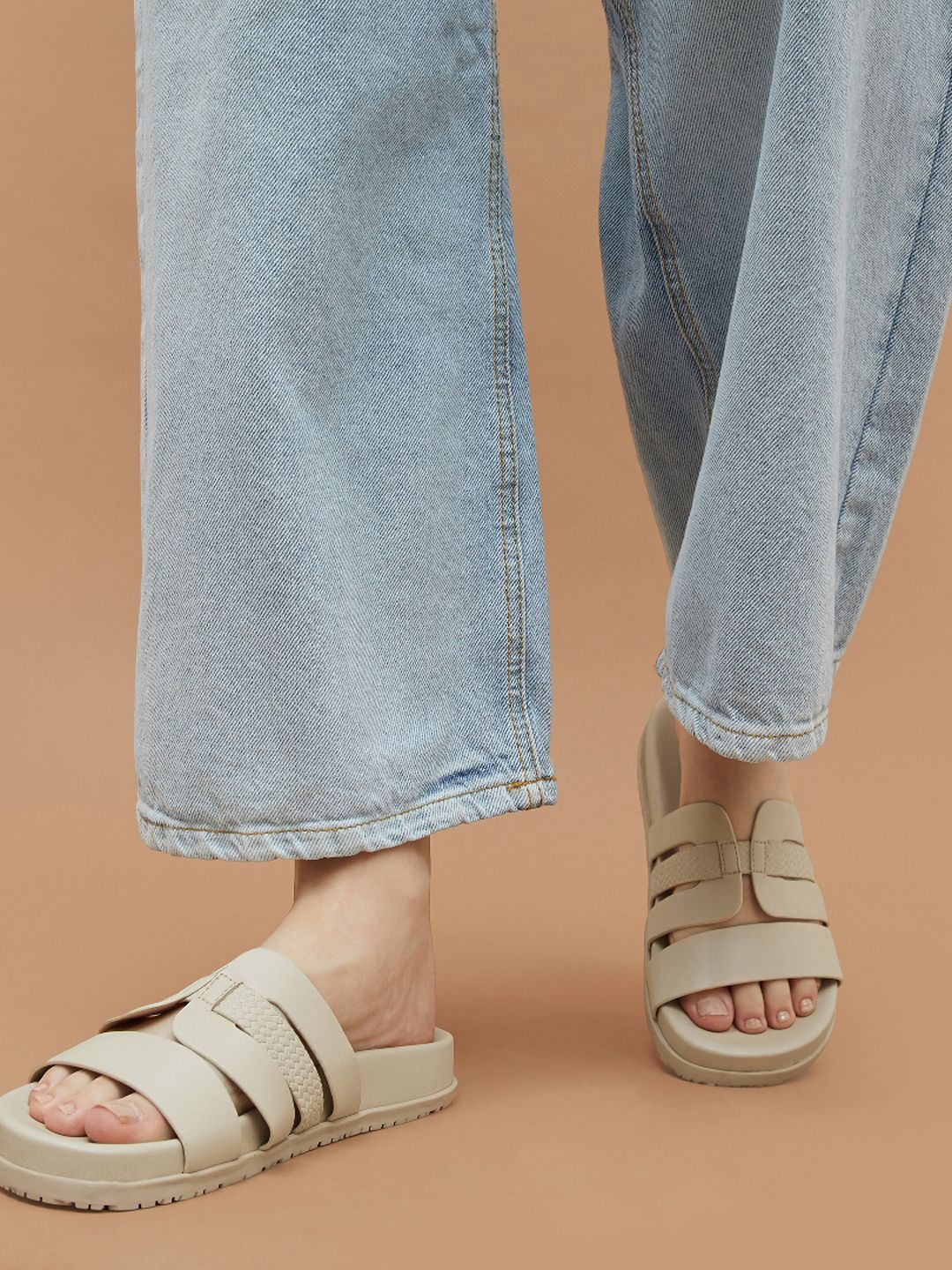 

Ginger by Lifestyle Women Open Toe Flats, Cream