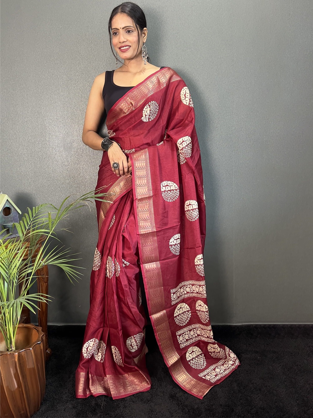 

HERE&NOW Woven Design Zari Pure Silk Ready to Wear Jamdani Saree, Pink