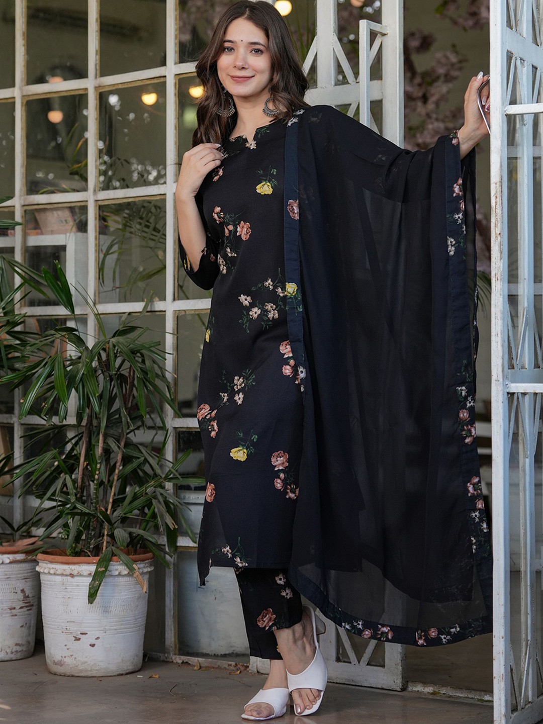

Ethnic Yard Women Floral Printed Regular Kurta with Pyjamas & With Dupatta, Black