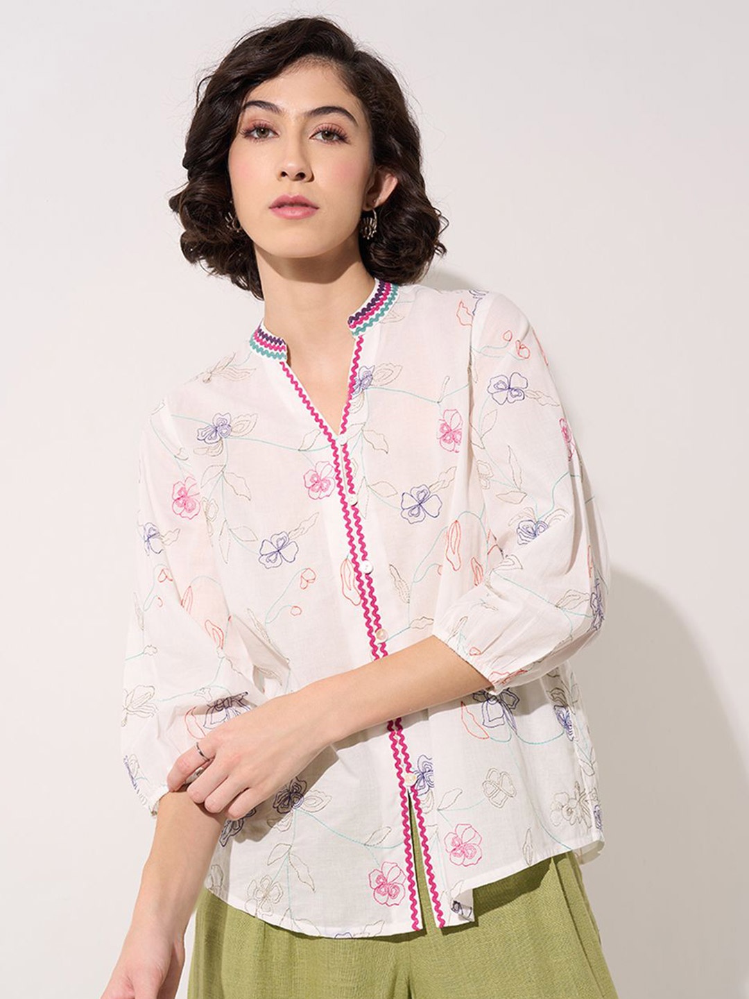 

AKKRITI BY PANTALOONS Mandarin Collar Embroidered Ethnic Tunic, Off white