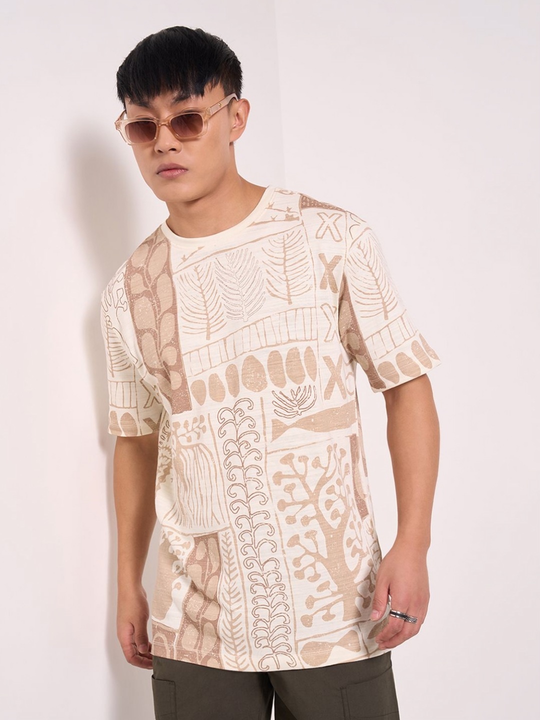 

7 Alt by Pantaloons Men Printed Cut Outs T-shirt, Silver