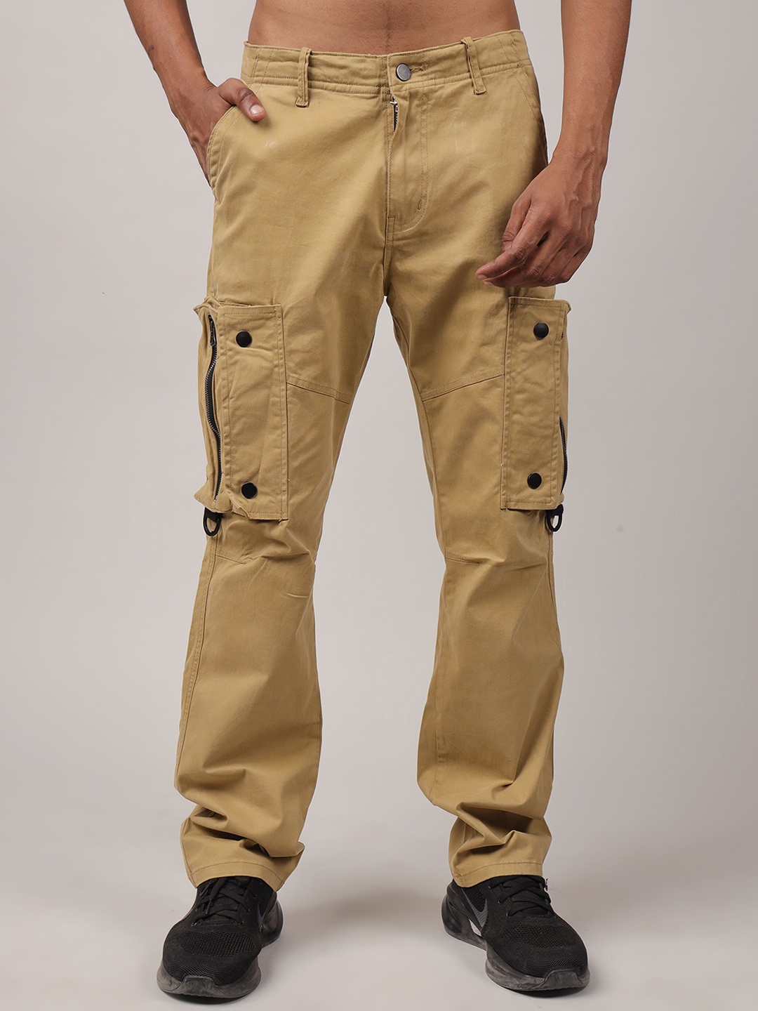 

MMXXII Men Relaxed Straight Leg Straight Fit Cotton Cargos Trousers, Beige