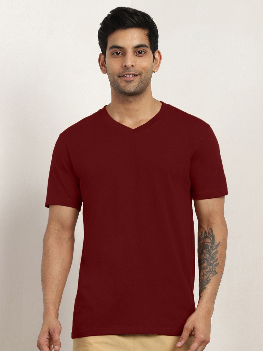 

NOBERO Men V-Neck T-shirt, Maroon