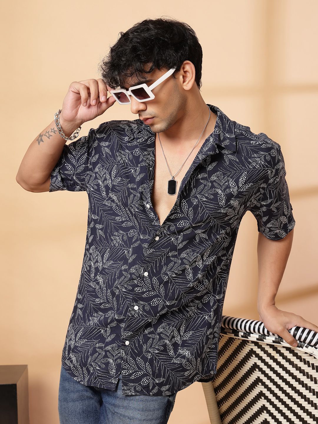 

Rigo Men Floral Opaque Printed Casual Shirt, Navy blue