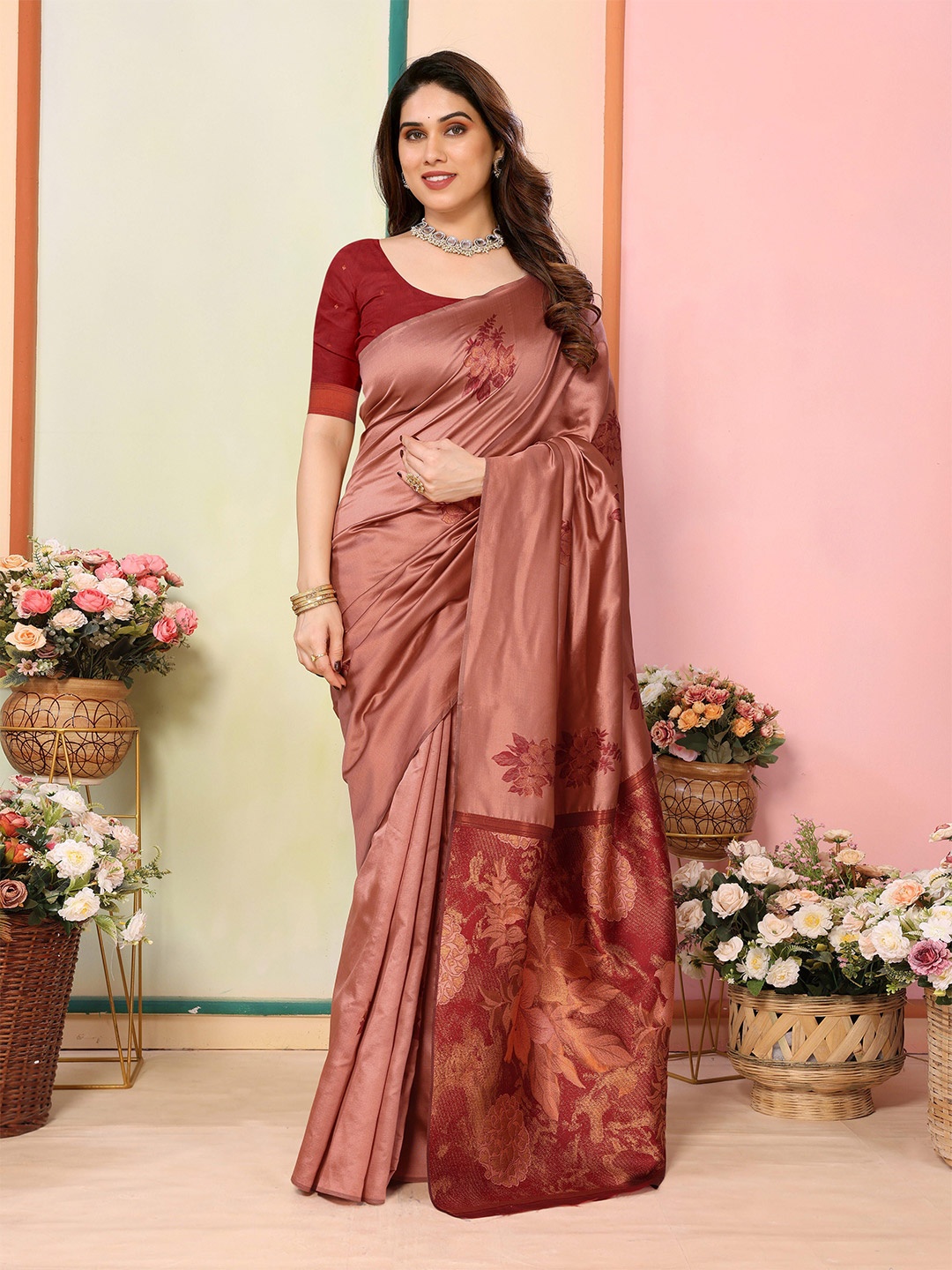 

Moda Rapido Floral Zari Silk Blend Banarasi Saree, Peach