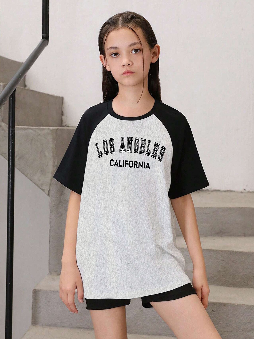 

LOCAVESTIR Girls Printed T-shirt, Grey