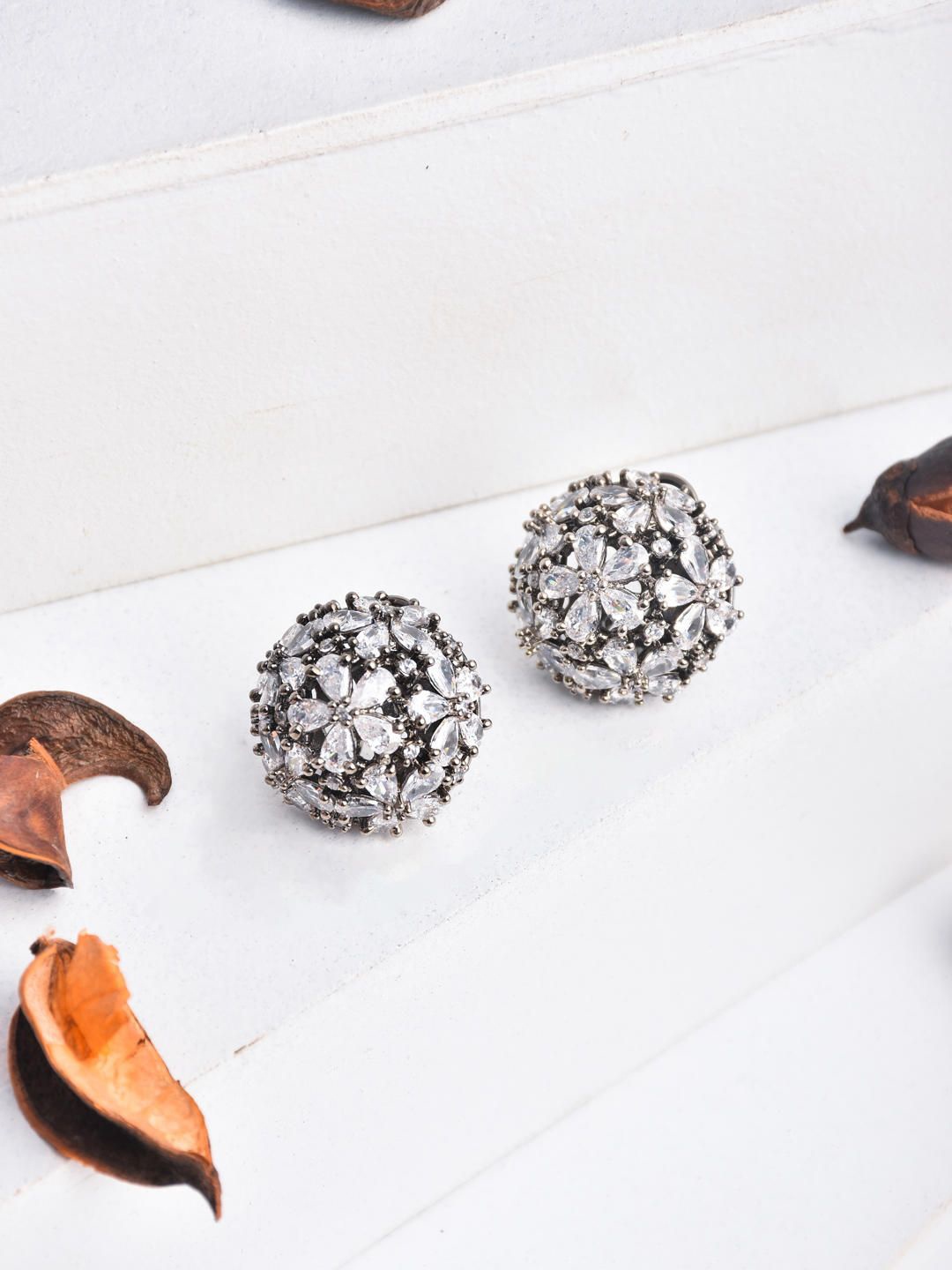 

Reenisaa Square Studs Earrings, Silver