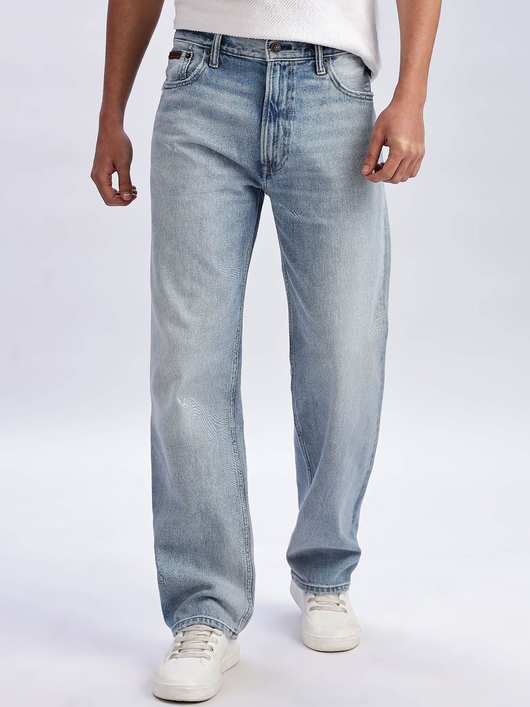 

Calvin Klein Jeans Men Relaxed Fit Light Fade Jeans, Blue