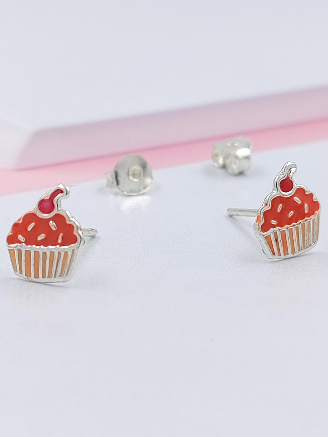 

AMONROO Contemporary Studs Earrings, Red