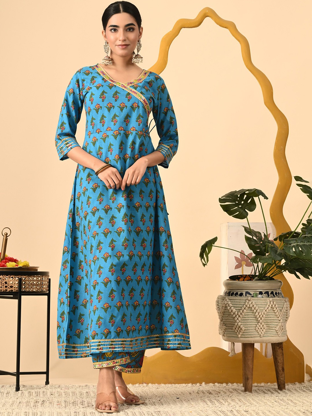 

GLOWWORLD Women Floral Printed Angrakha Kurta with Trousers & With Dupatta, Blue