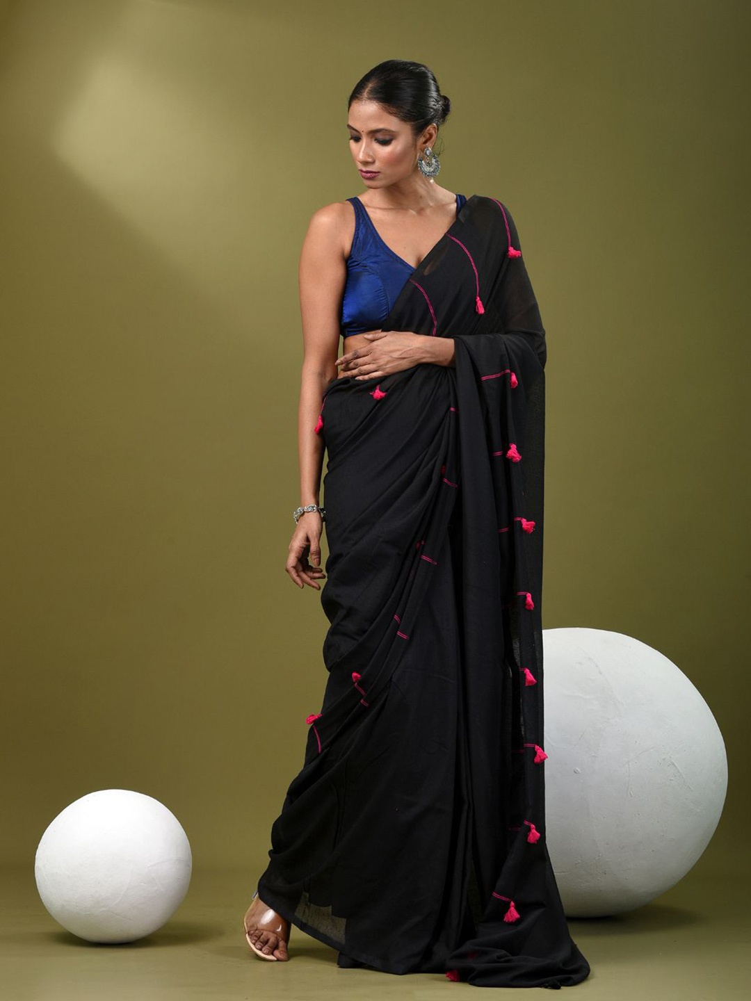 

Charukriti Woven Design Pure Cotton Handloom Saree, Black