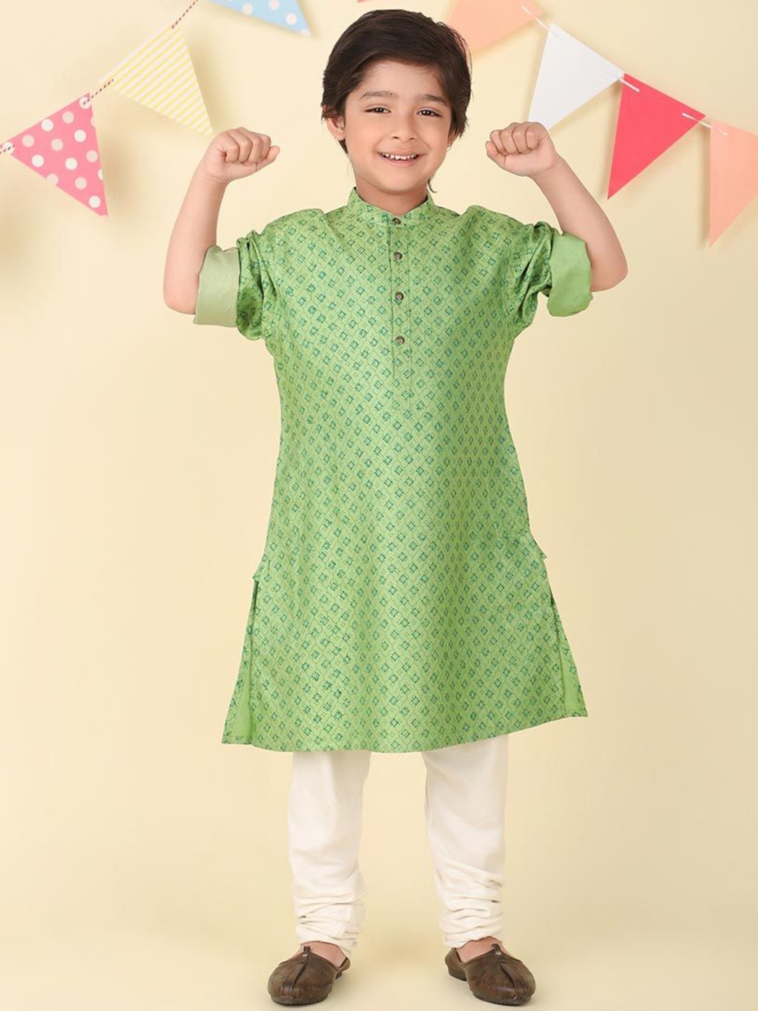 

Fabindia Boys Ethnic Motifs Printed Flared Sleeves Thread Work Kurta, Green