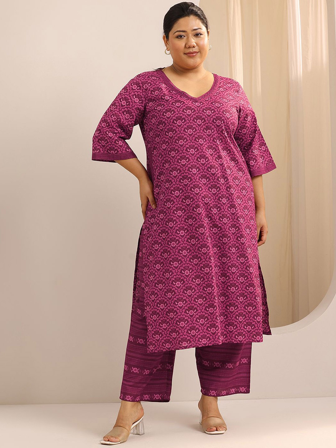 

EXTRA LOVE BY LIBAS Plus Size Women Floral Printed Regular Kurta With Trousers, Burgundy