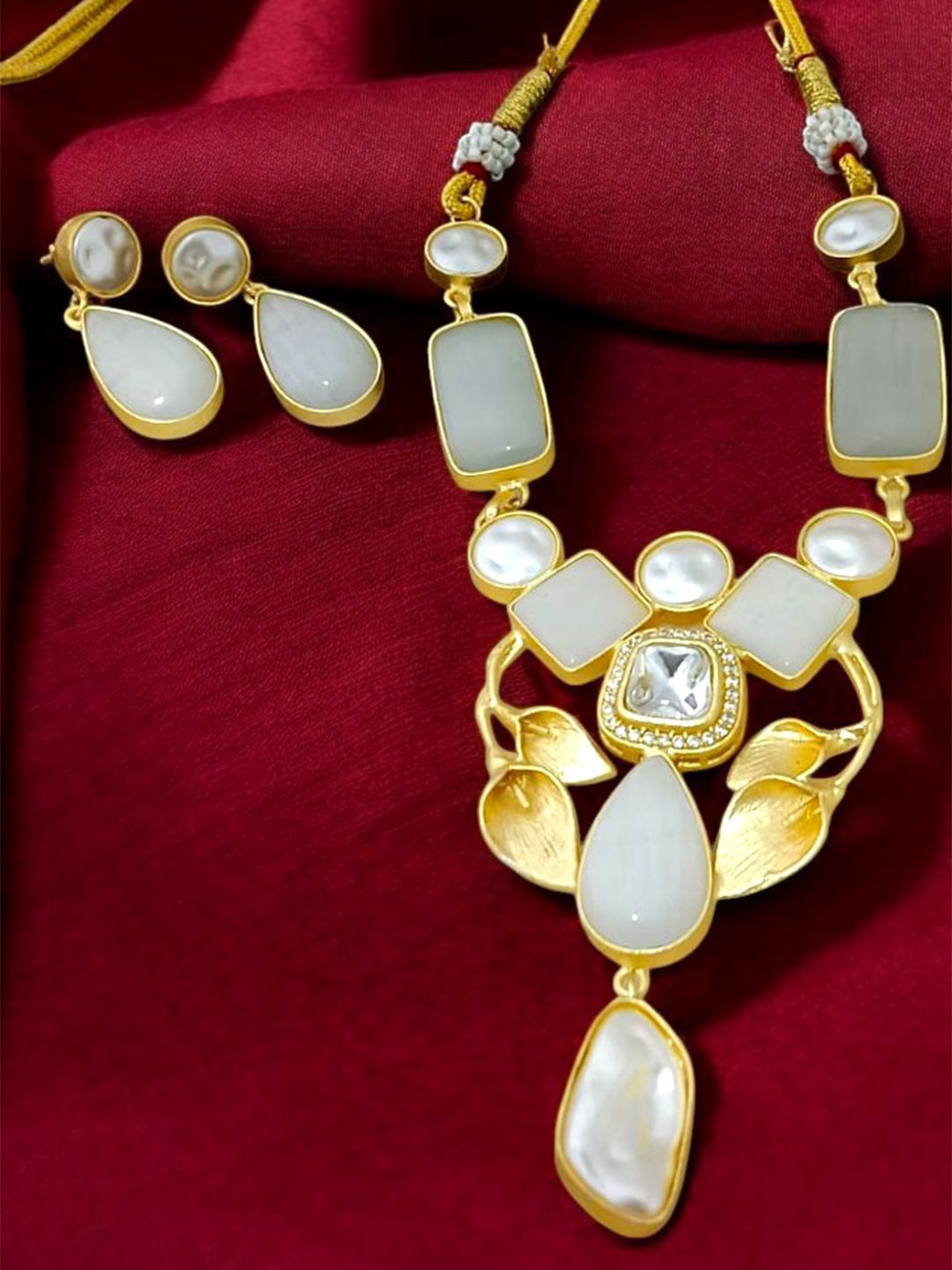 

TISHUL JEWELS Gold-Plated Stone-Studded Jewellery Set