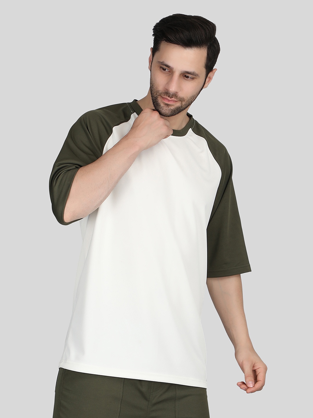 

Raxedo Men Colourblocked Relaxed Fit Raglan Sleeves T-shirt, White