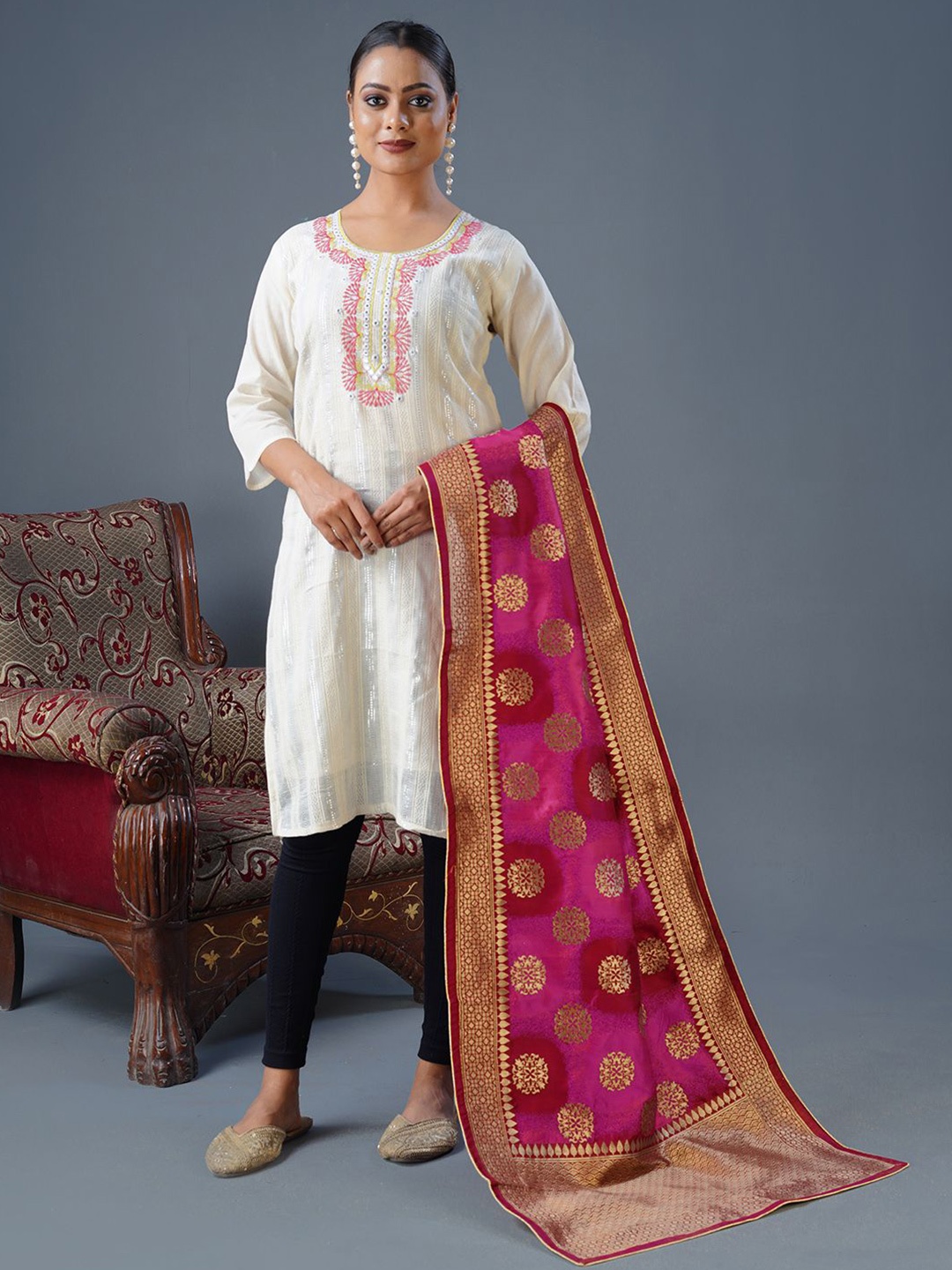 

flaher Ethnic Motifs Woven Design Dupatta with Zari, Pink