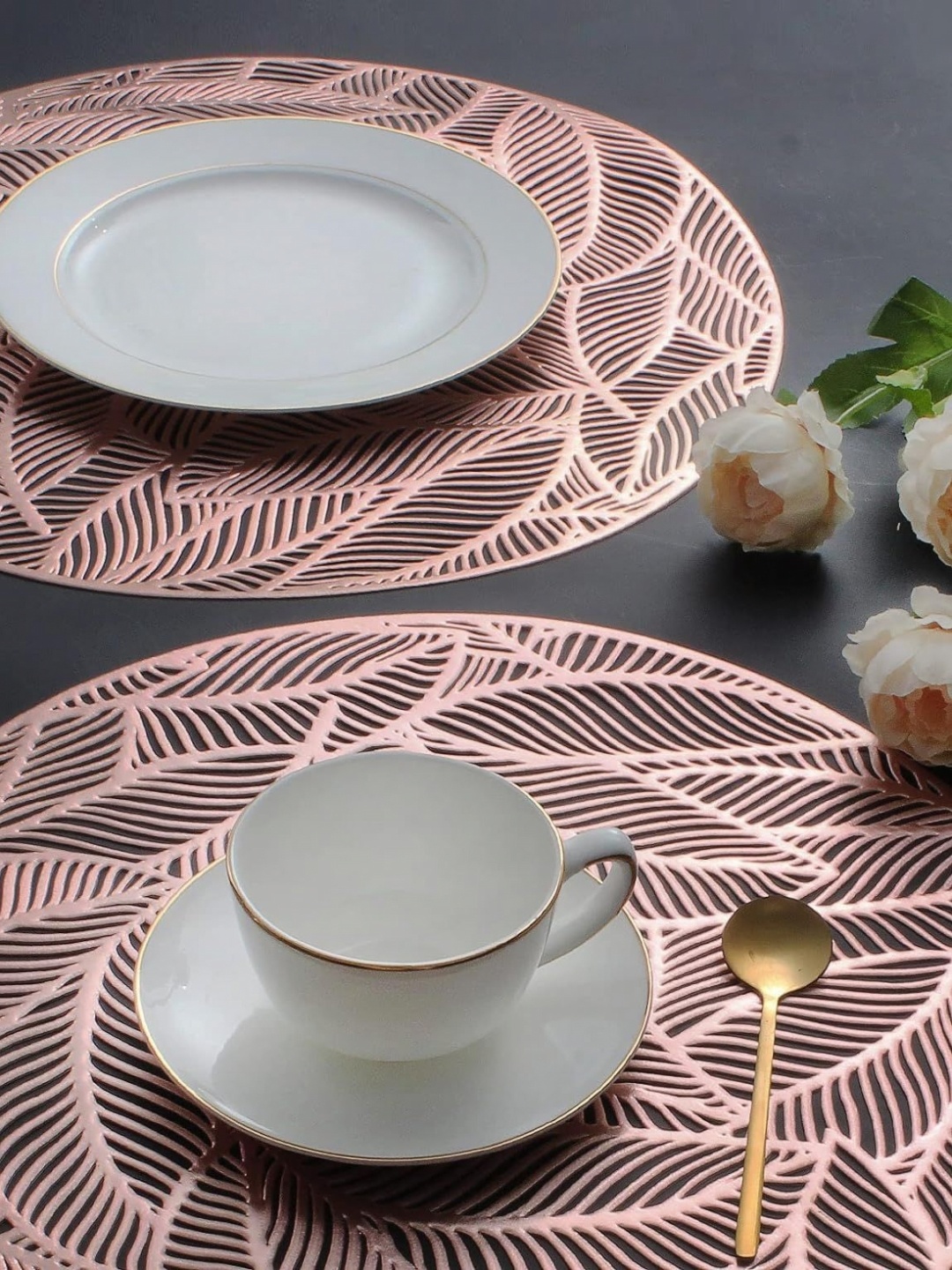 

royalkart Rose Gold Round Leaf Cutwork TableMat