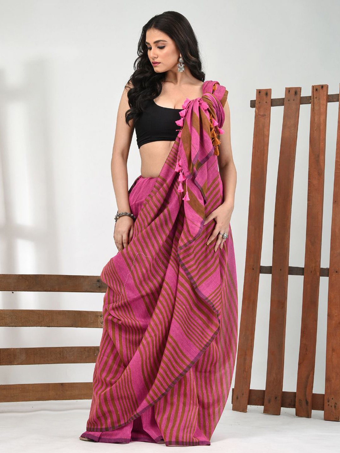 

Charukriti Striped Pure Cotton Handloom Saree, Pink