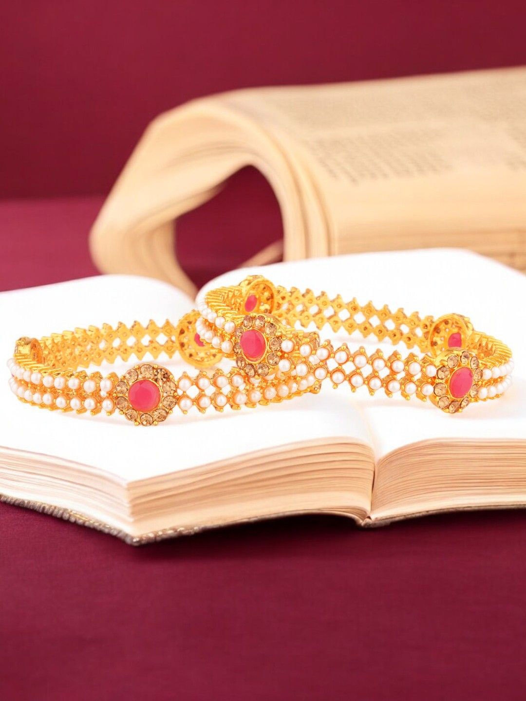 

FEMMIBELLA Set Of 2 Gold Plated Stone Studded Bangles