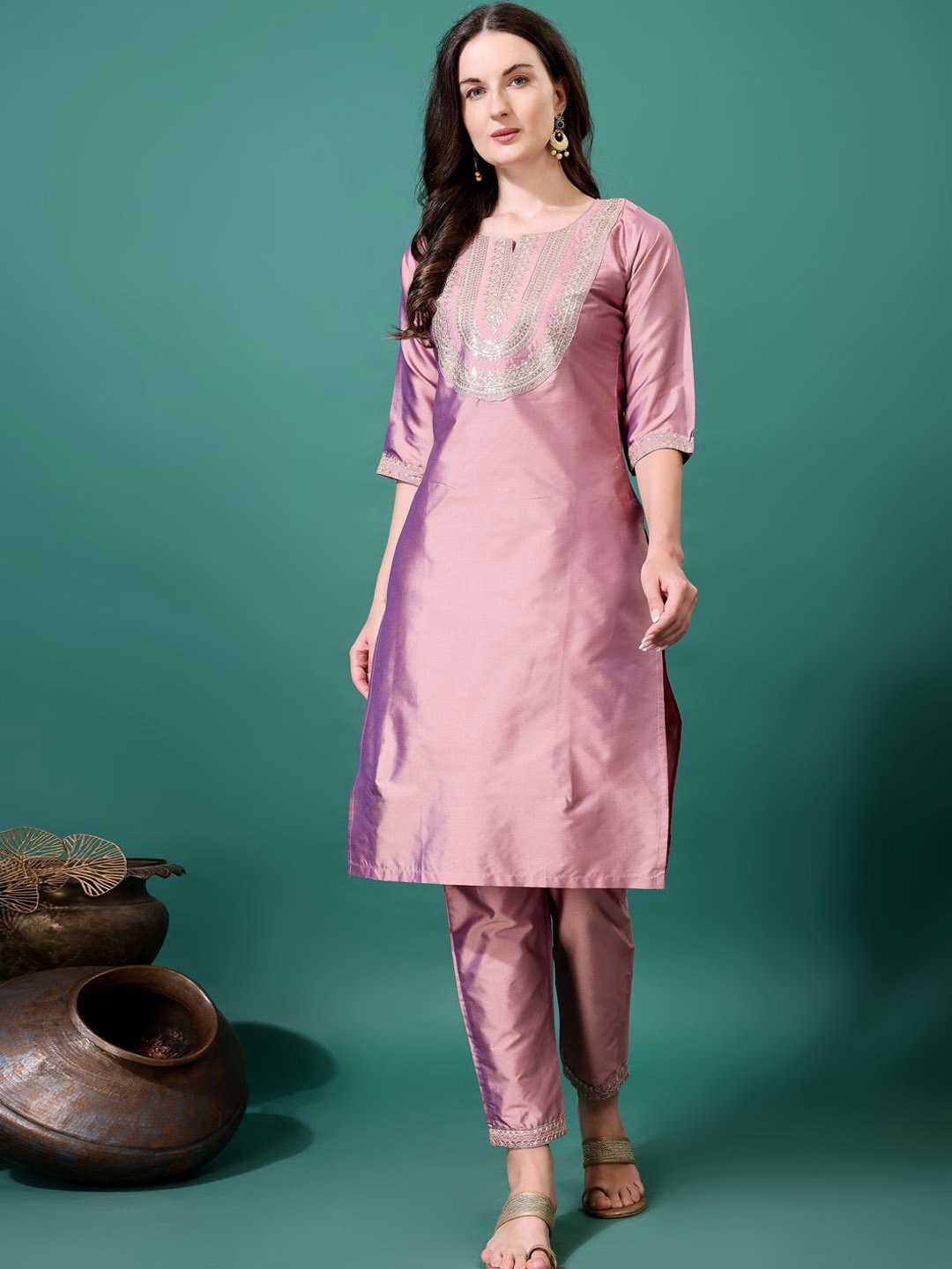 

AYUKTA INTERNATIONAL Women Ethnic Motifs Embroidered Regular Thread Work Kurta with Trousers, Peach