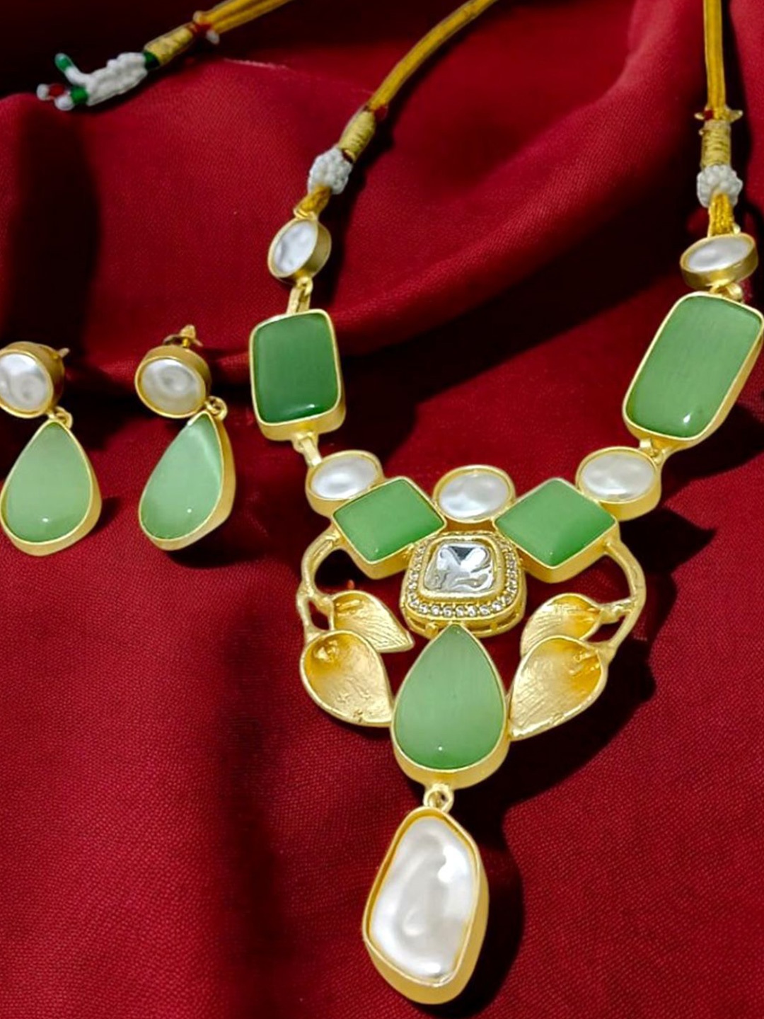 

TISHUL JEWELS Gold-Plated Stone-Studded Jewellery Set