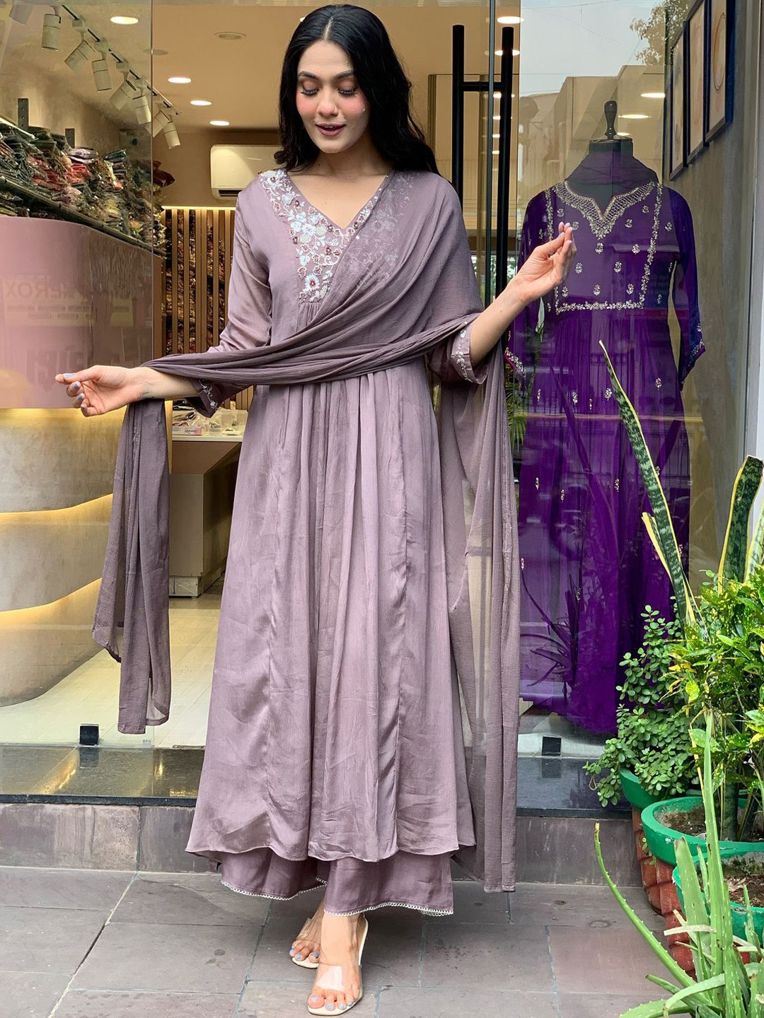 

DIVASTRI Embroidered Thread Work Kurta With Trousers & Dupatta, Grey