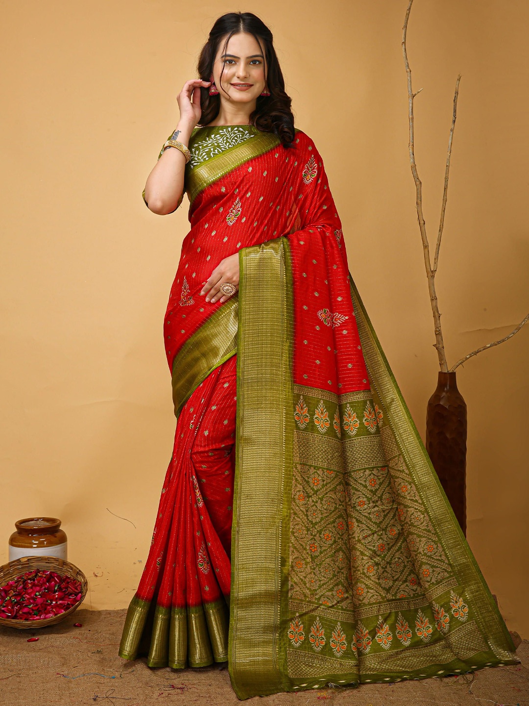 

HERE&NOW Woven Design Zari Silk Cotton Kanjeevaram Saree, Red
