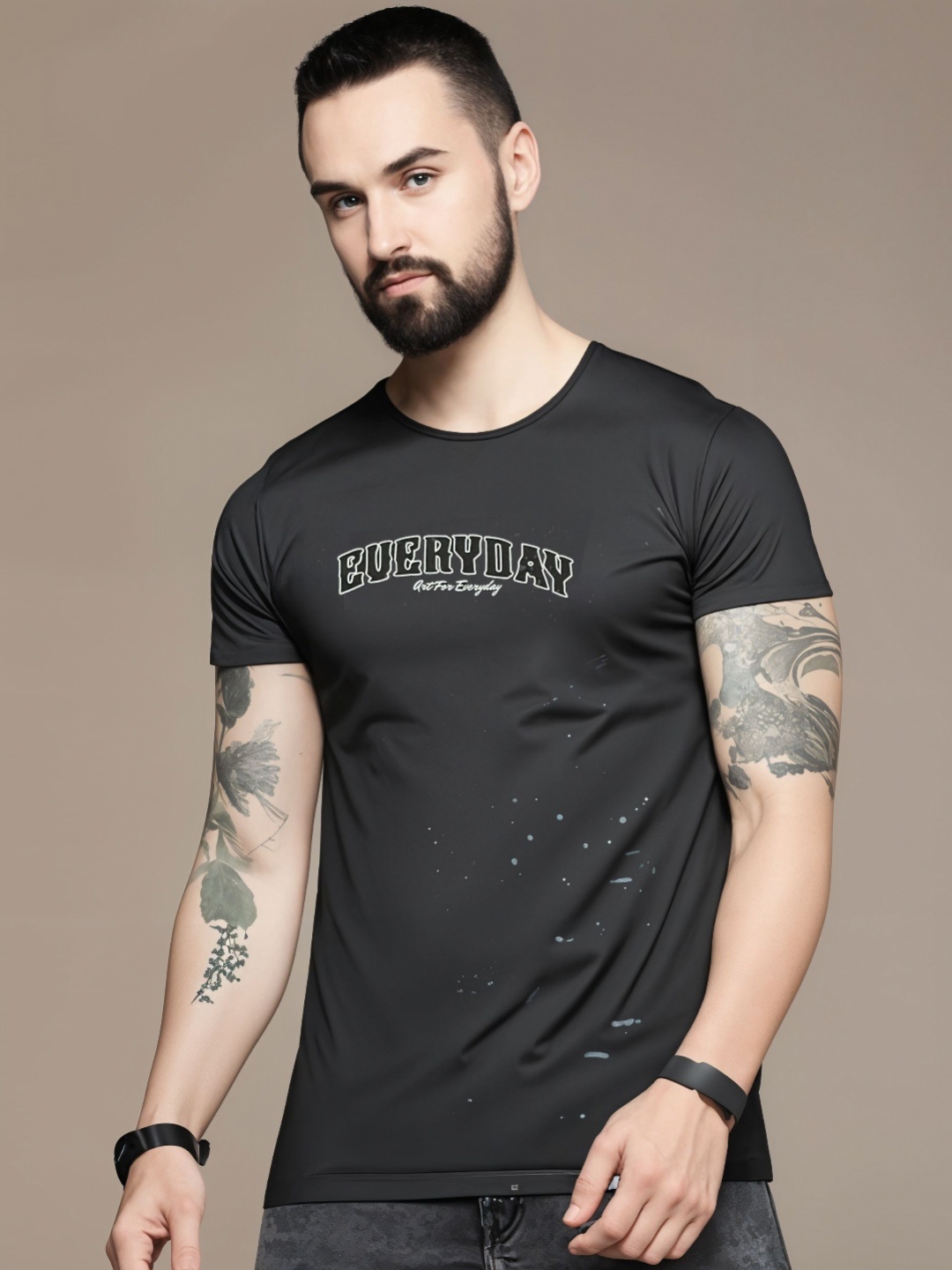 

MACK JONNEY Men Typography Printed Pockets T-shirt, Black