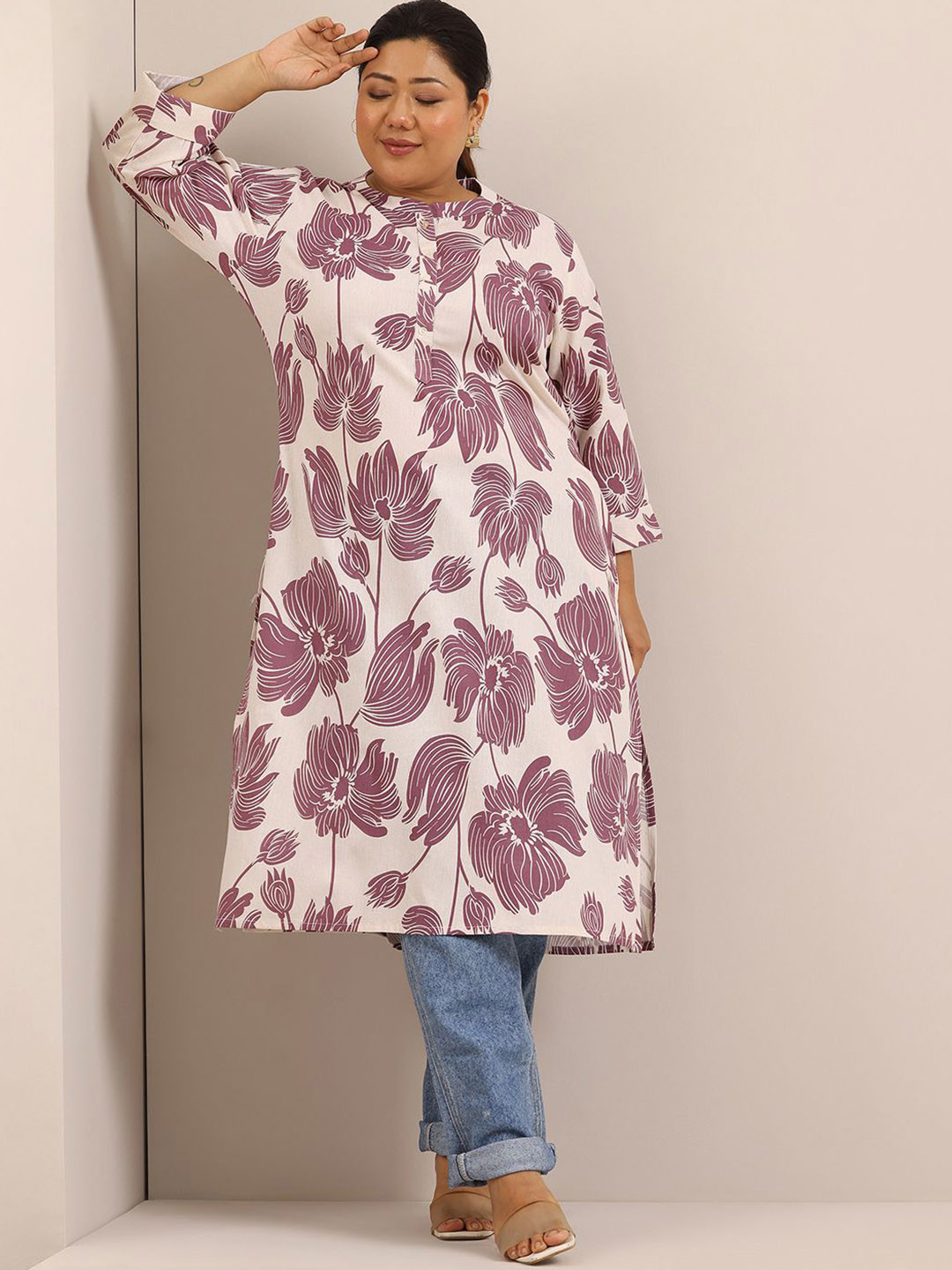 

EXTRA LOVE BY LIBAS Plus Size Women Floral Printed Thread Work Kurta, Off white