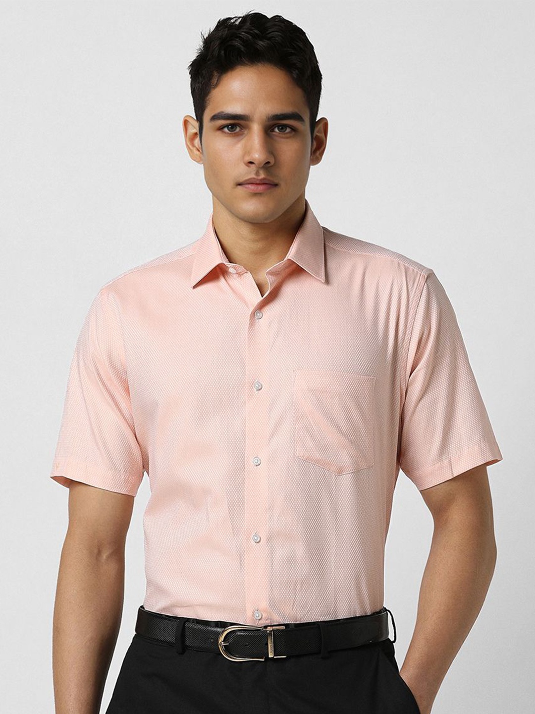 

Van Heusen Men Opaque Party Shirt, Peach