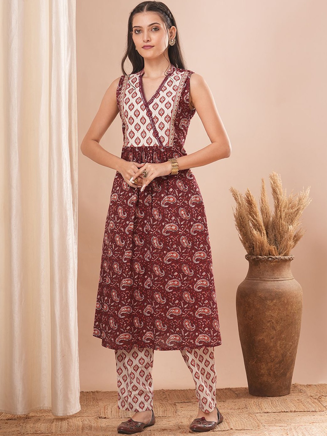 

FASHOR Women Paisley Printed Pleated Pure Cotton Kurta with Trousers, Maroon