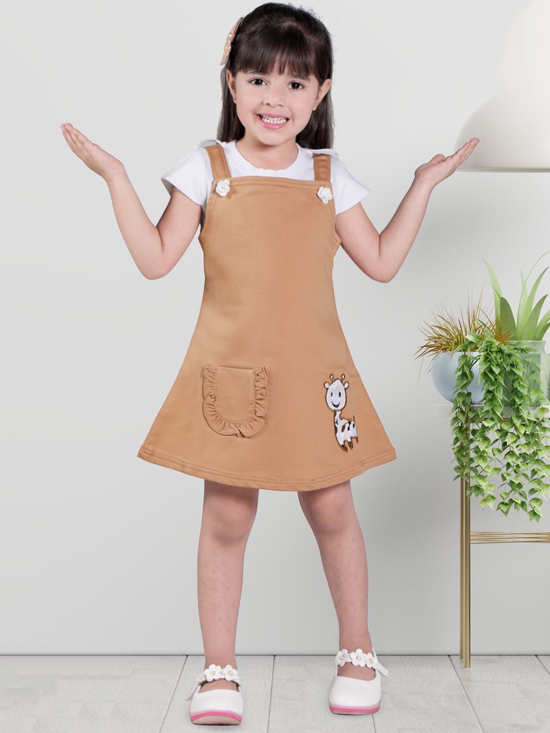 

kidoz Girls Dungarees With T-Shirt, Peach