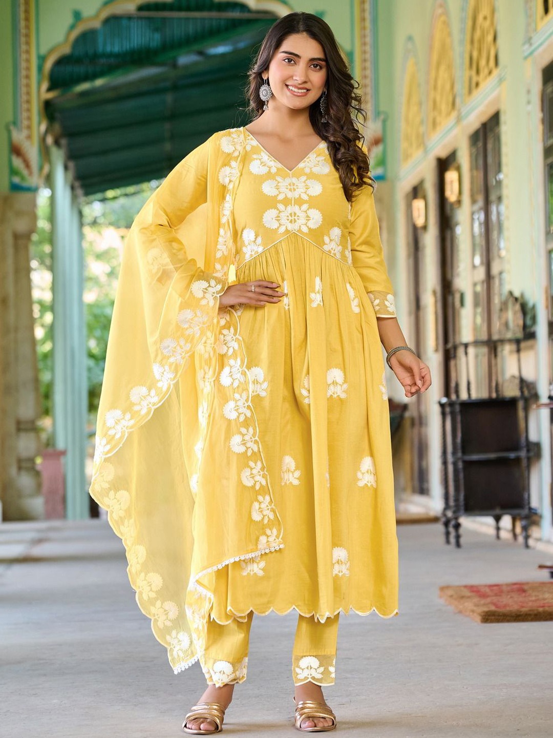 

Moda Rapido Women Floral Embroidered Regular Thread Work Kurta with Trousers & With Dupatta, Yellow