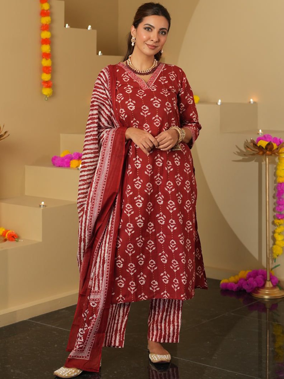 

KALINI Women Floral Printed Regular Kurta with Palazzos & With Dupatta, Red