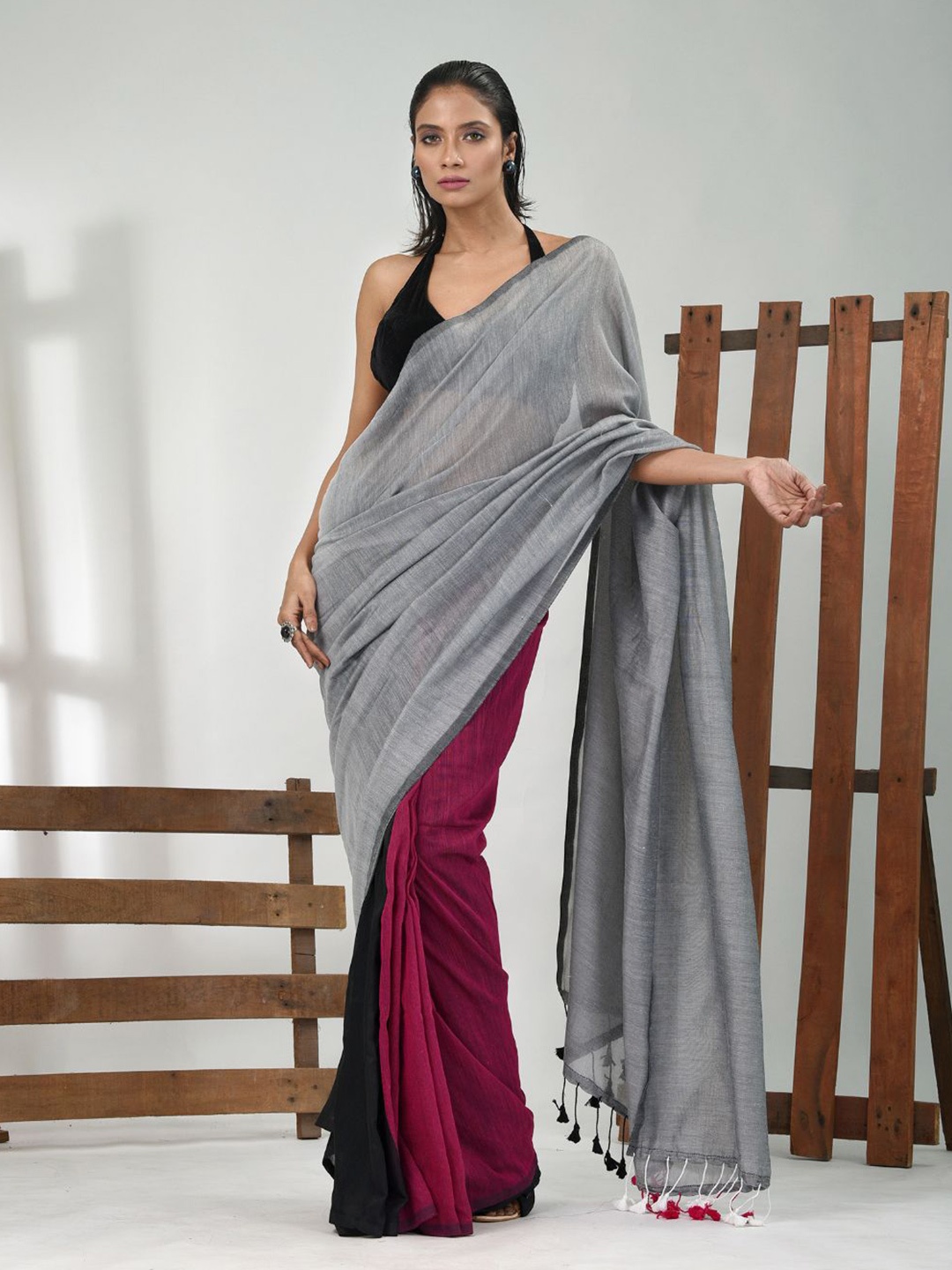 

Charukriti Woven Design Pure Cotton Handloom Saree, Grey