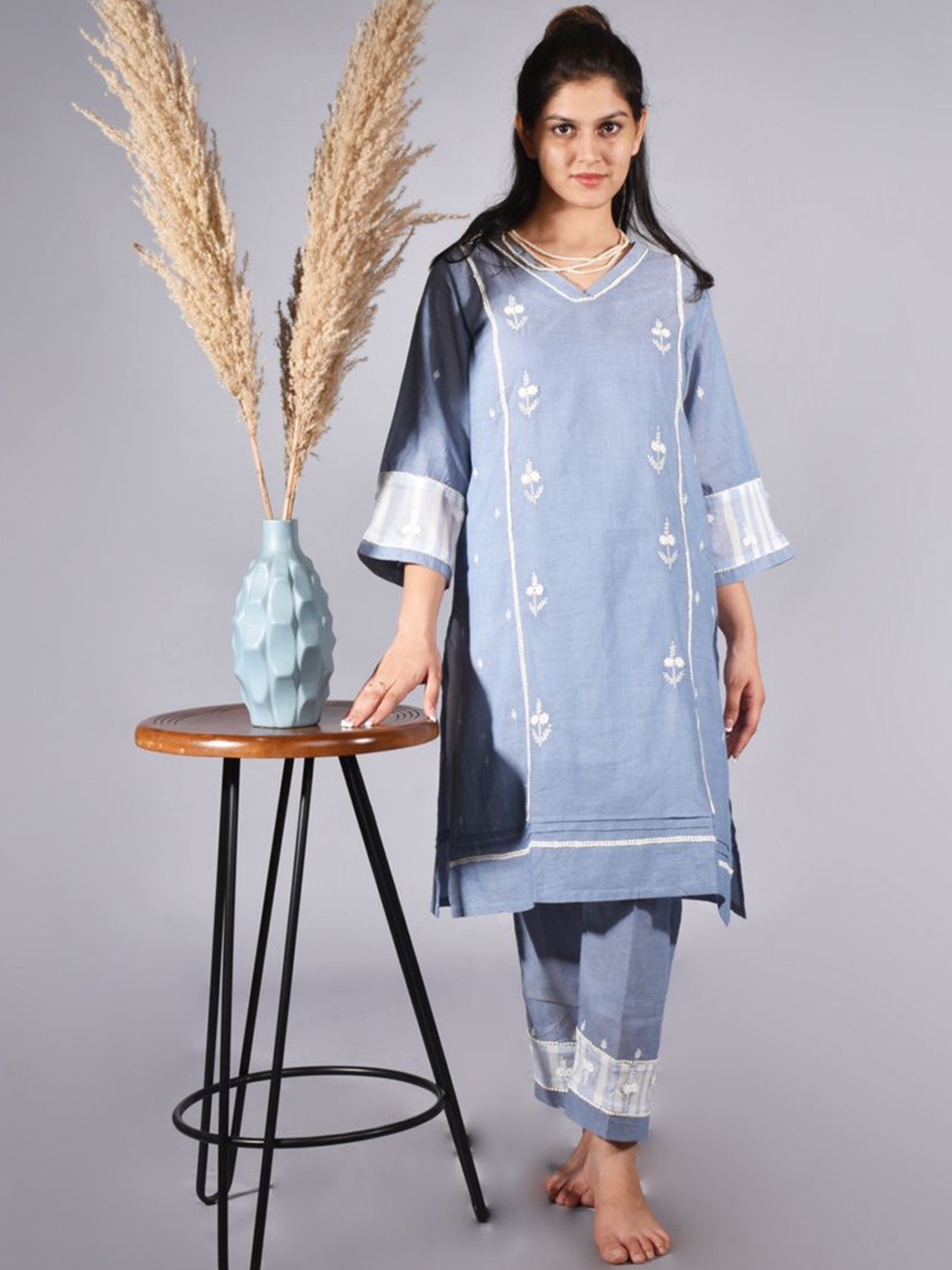 

zuri Women Embroidered Regular Thread Work Pure Cotton Kurta with Trousers & With Dupatta, Blue
