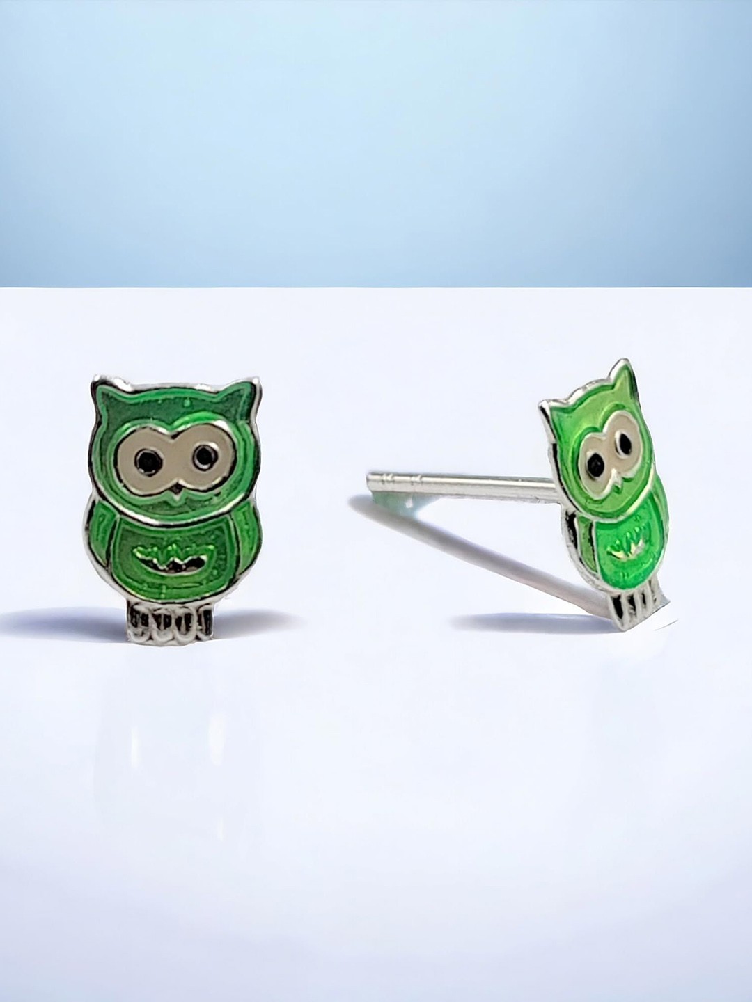 

AMONROO Contemporary Studs Earrings, Green