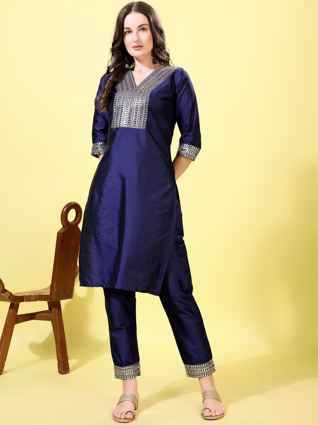 

AYUKTA INTERNATIONAL Women Regular Sequinned Kurti with Trousers, Navy blue